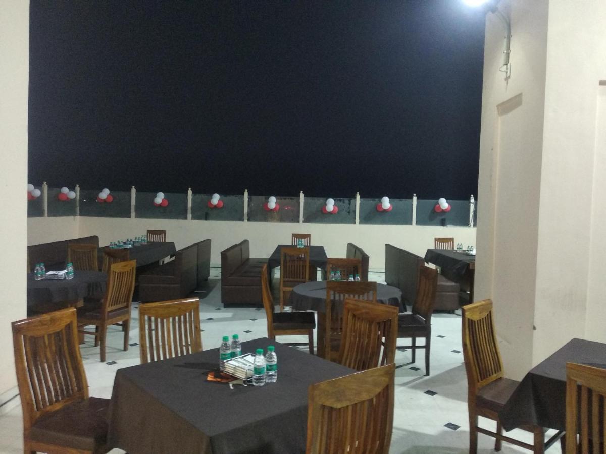 Hotel Kala Mandir Palace ไบคาเนอร์ ภายนอก รูปภาพ