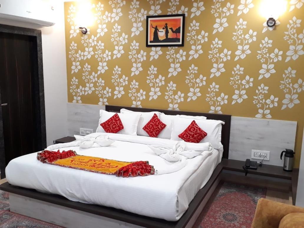 Hotel Kala Mandir Palace ไบคาเนอร์ ภายนอก รูปภาพ