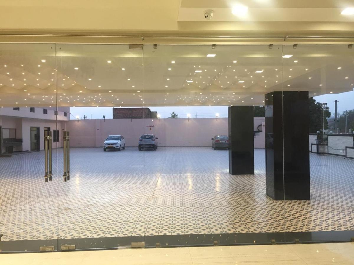 Hotel Kala Mandir Palace ไบคาเนอร์ ภายนอก รูปภาพ